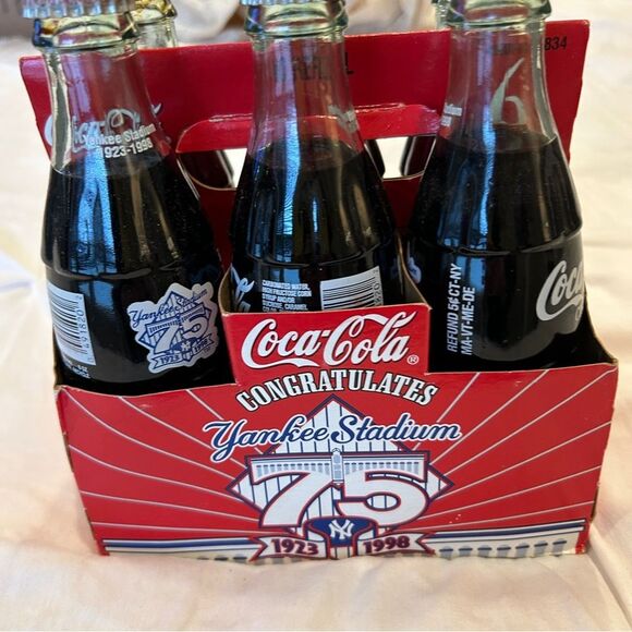 Coca-Cola Collectibles Classic Celebrating 75 Years of Yankee Stadium 1923 -1998 - Picture 1 of 7
